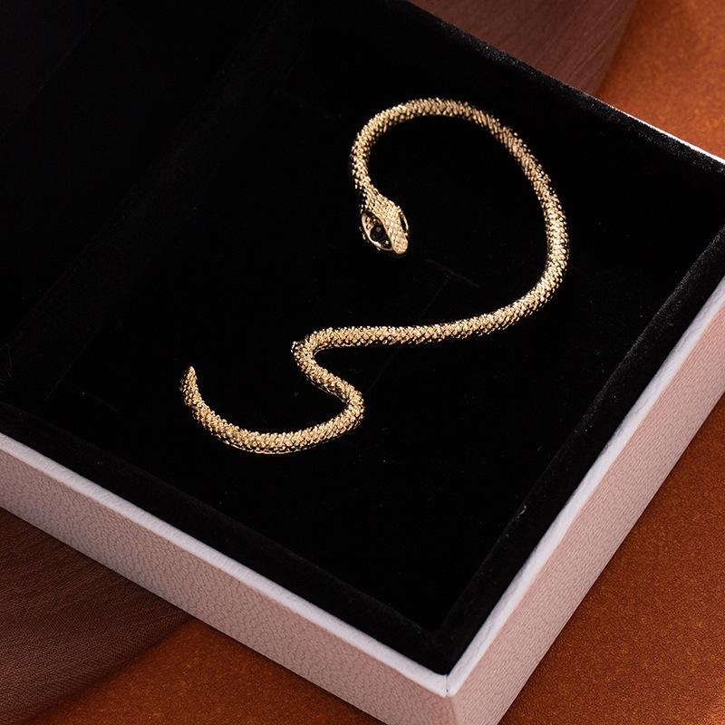 Orecchini Orecchini a Bottone Integrati Clip per Cartilagine Auricolare Rivetti Floreali Personalizzati di Lusso Orecchini Pendenti a Forma di Serpente Orecchini Premium