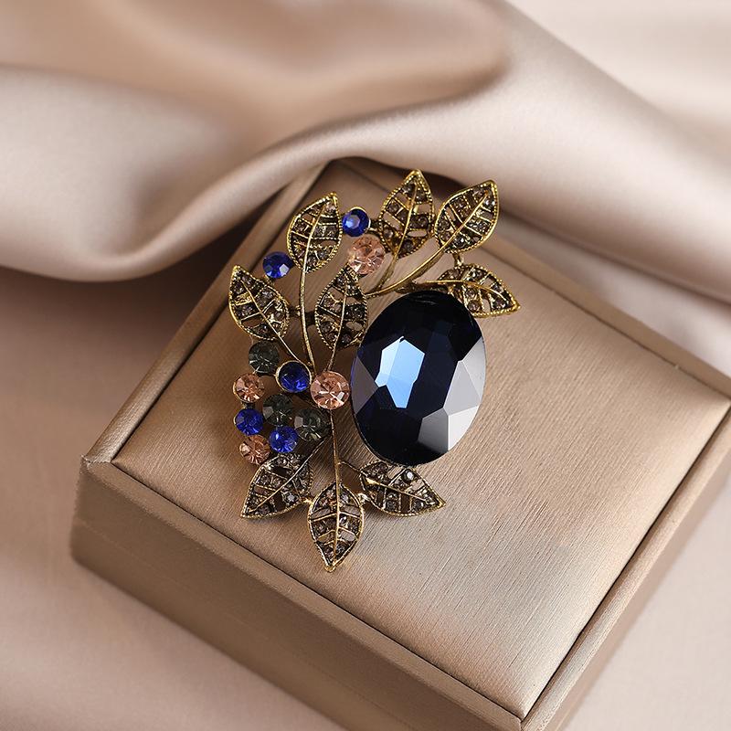 Retro Olive Leaf Brooch with A Sense of High-end, Light Luxury and Niche Design, Brooch for Women