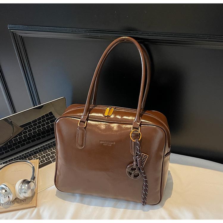 2025 new Korean niche retro briefcase fashionable large-capacity commuter shoulder bag briefcase women