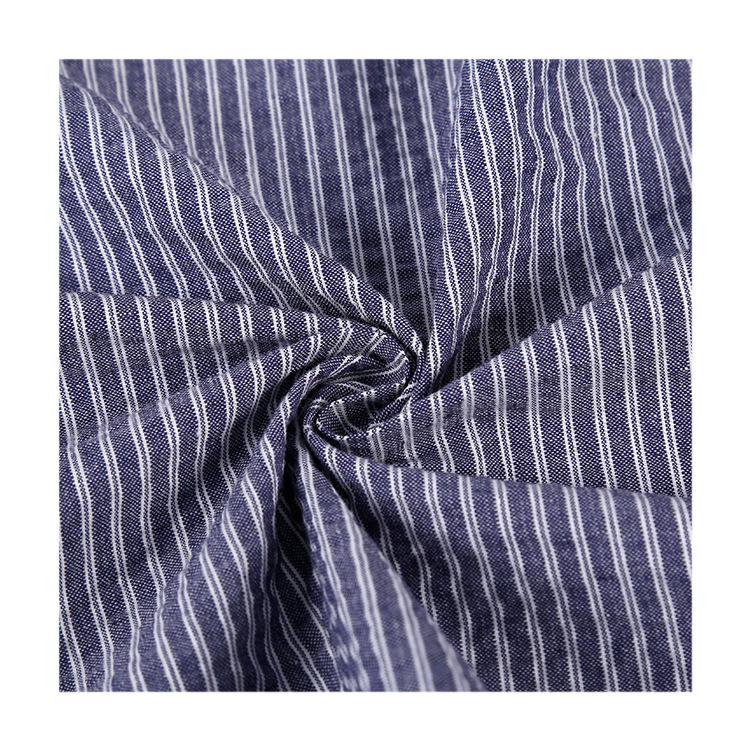 „Gepunkteter, garngefärbter Baumwollstoff mit Streifen für klassische Herren-, Damen- und Kinderbekleidung sowie Hemdblusenkleider“