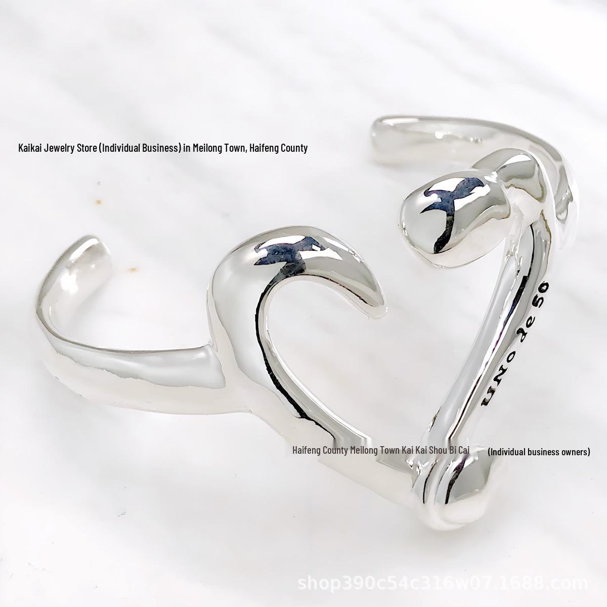 UNOde50 Silver Plated Hollow Heart Open Cuff Bracelet for Women - Trendy Spanish Brand 19cm