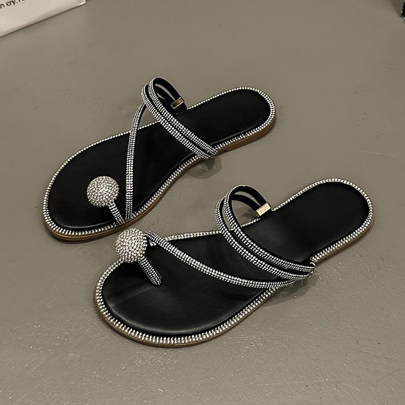 Rhinestone thin strap flat bottom set of toe slippers for women's summer wear new fashionable versatile skirt beautiful cool slippers