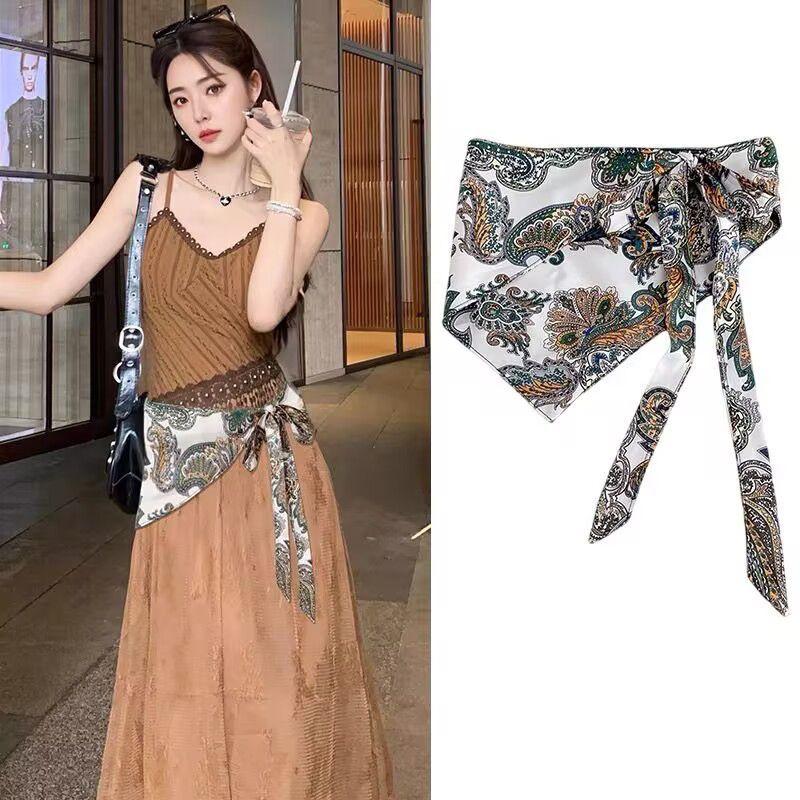 

Бежевый платок-юбка с пейсли 2025 | Принтованная накладка для многослойности | Акцент для миди-платья style 10