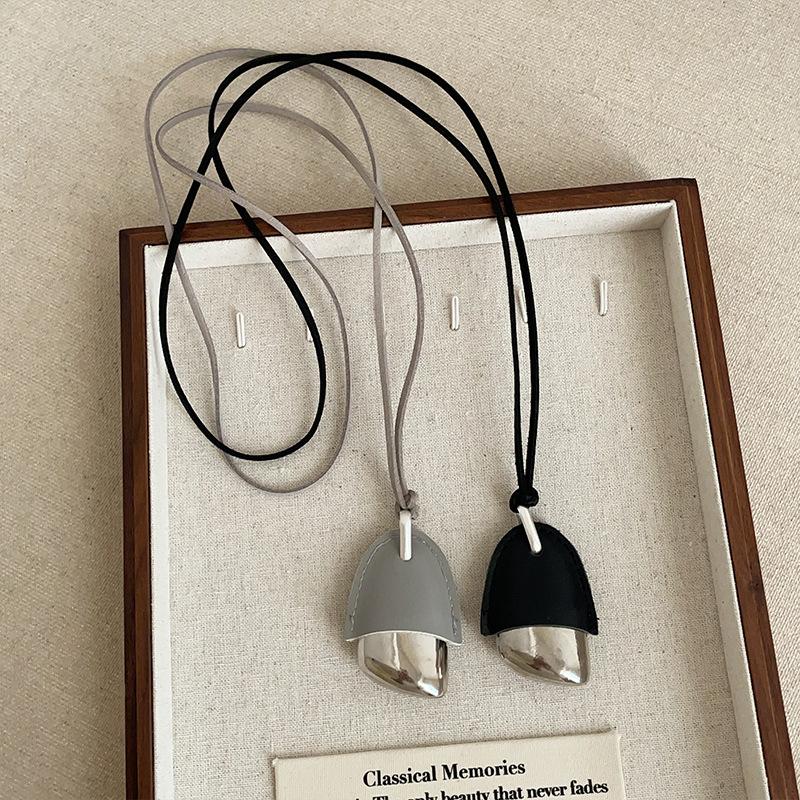 2026 Unique Design Black Light Blue Pu Leather Metallic Pinecone Pendant Necklace for Women Long Adjustable Rope Chain Chokers