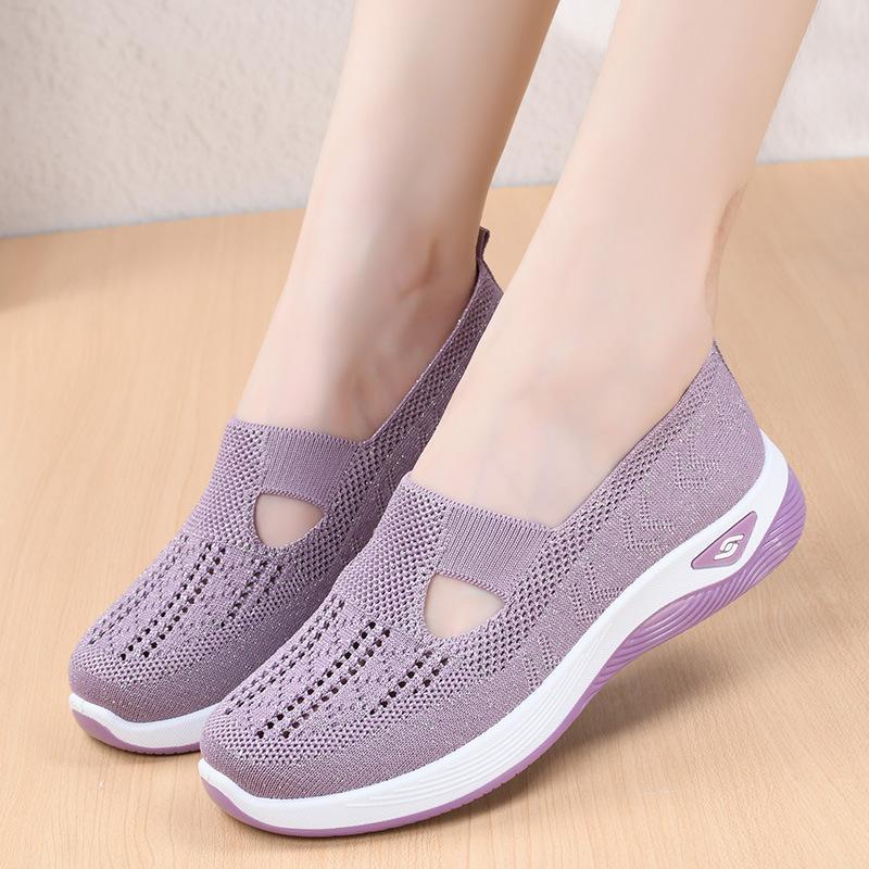 Old Beijing Cloth Shoes Women's Spring New Breathable Middle and Old Mother Shoes Large Size Women's Shoes E Generation Sticker