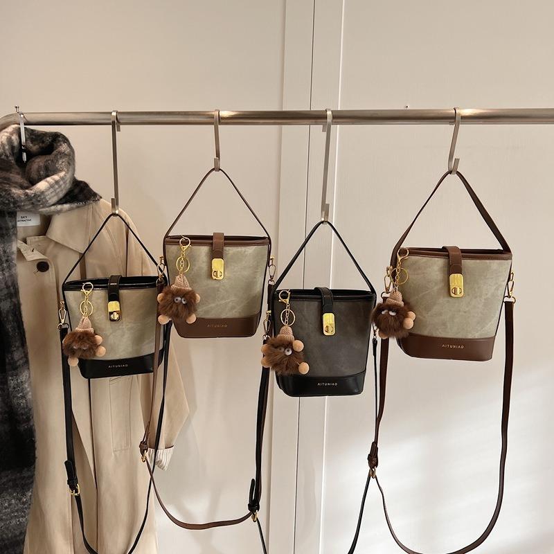 New Bag Women's Autumn and Winter Bucket Bag Niche Design Messenger Bag High Sense Work Hand Carry Women's Bag