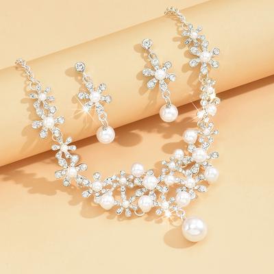 3 Stück modische Perlenohrringe mit Halskette Schmuckset für Damen für Hochzeiten, Bankette, Partys und Feiertage