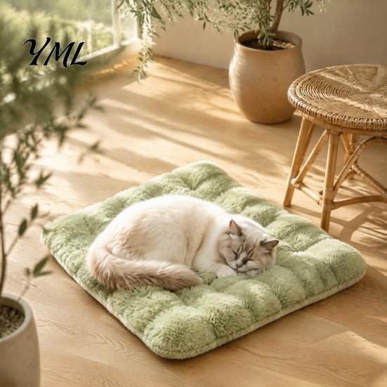 Anti-slip Pet Mat for Puppy Faux Fur Mat, Soft Warm Cat Sleeping Pad with Non-slip Bottom, Cozy Crates Self-Warming Fuzzy Bed Dogs Cats, Machine