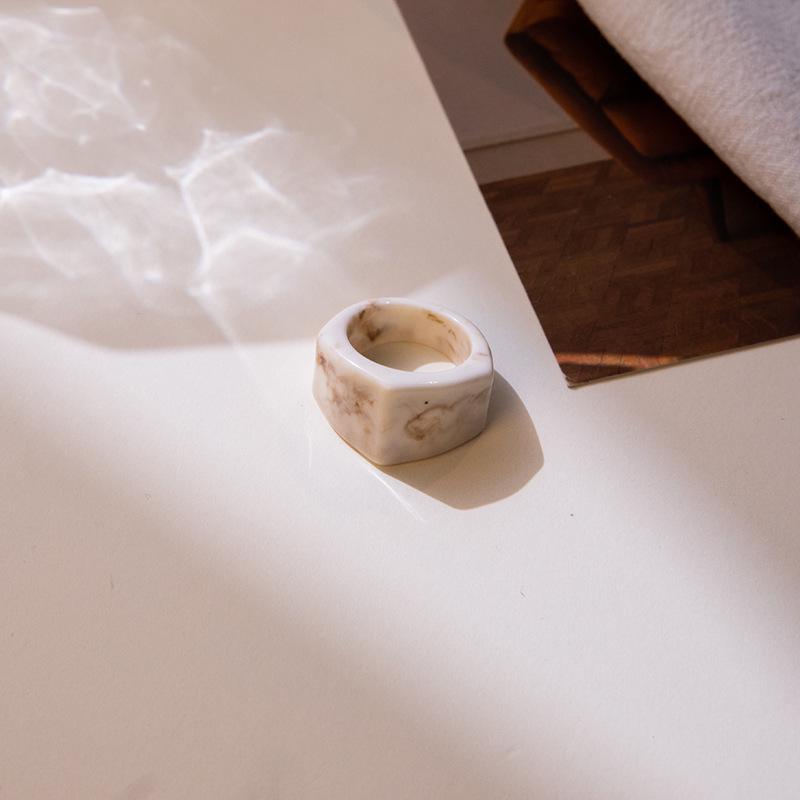 Sada prstenů z pryskyřice a acetátu v mixu barev, kulatý a čtvercový, pro ženy