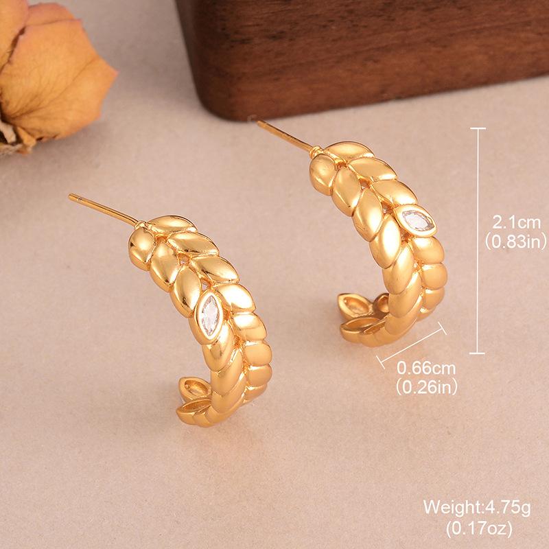 Simple and Fashionable Metal Wind Love Geometric Earrings Retro High-end Design Sense Niche European and American Gold Versatile Stud Earrings