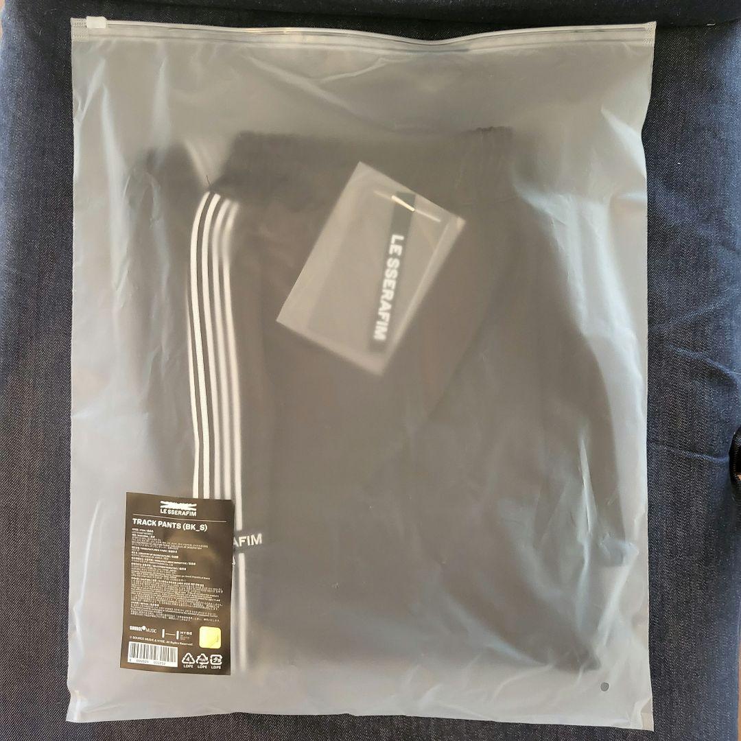 

[Б/У] СПОРТИВНЫЕ ШТАНЫ LE SSERAFIM (черный) S