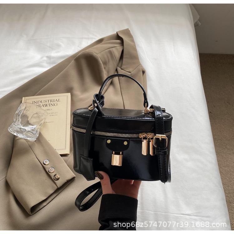 High-value Niche Handbag Women's 2025 New Fashion and Versatile Chain Crossbody Bag Box Small Square Bag Armpit Bag