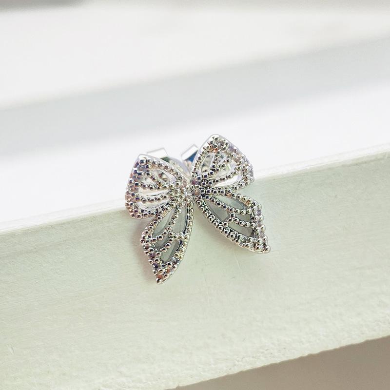 

Zircon butterfly stud earrings female creative personality 925 sterling silver needle plated 18k gold earrings ear cold wind rings срібний