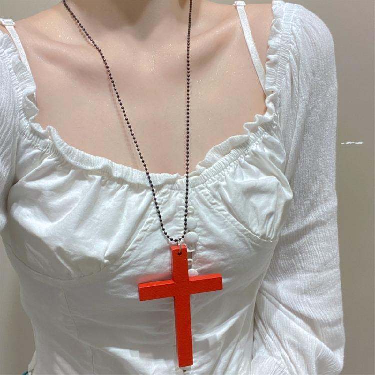 Minimalist Gothic Wood Crucifix Necklace User Friendly Lightweight Design For Everyday Stylish Wear