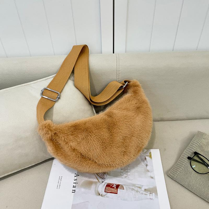 Yogodlns Women Crossbody Plush Bag Autumn Winter Hairy Hobo Bag Casual Versatile Shoulder Bag Fashion Lightweight Underarm Bag