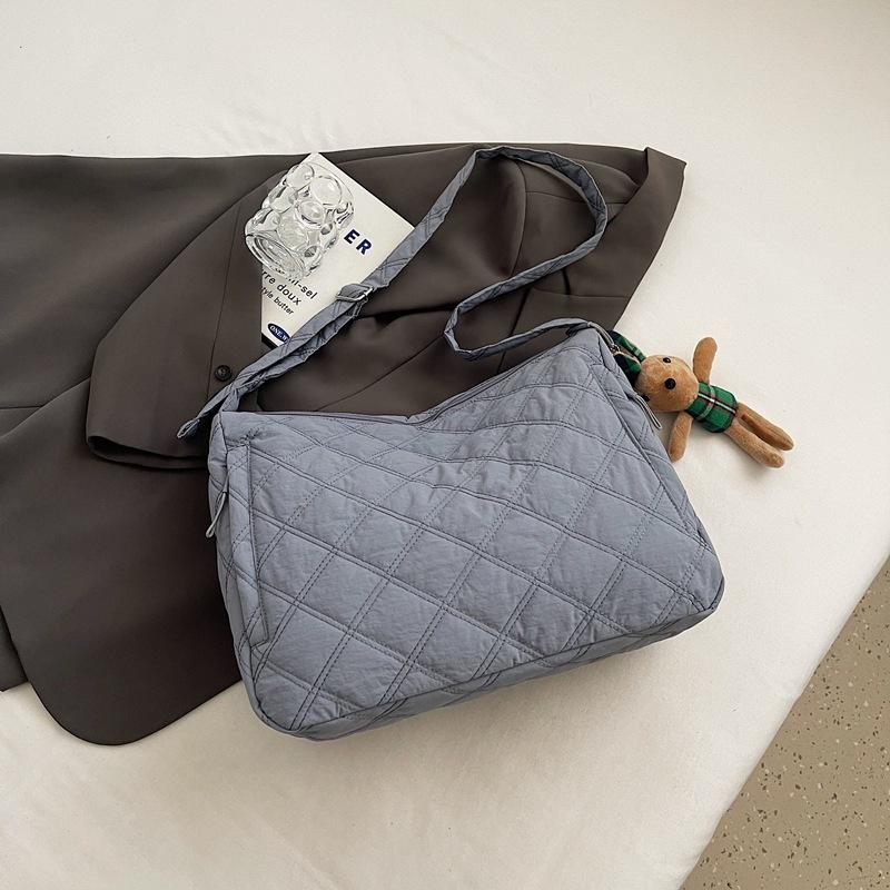 Winter new messenger bag student large capacity casual fashion simple shoulder bag outdoor commuter underarm tote bag