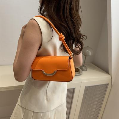Kleine quadratische Tasche Damen neu personalisiert für den Weg zur Arbeit neues Nischen-Design einfache Textur kleine Tasche Schulter-Achsel-Tasche