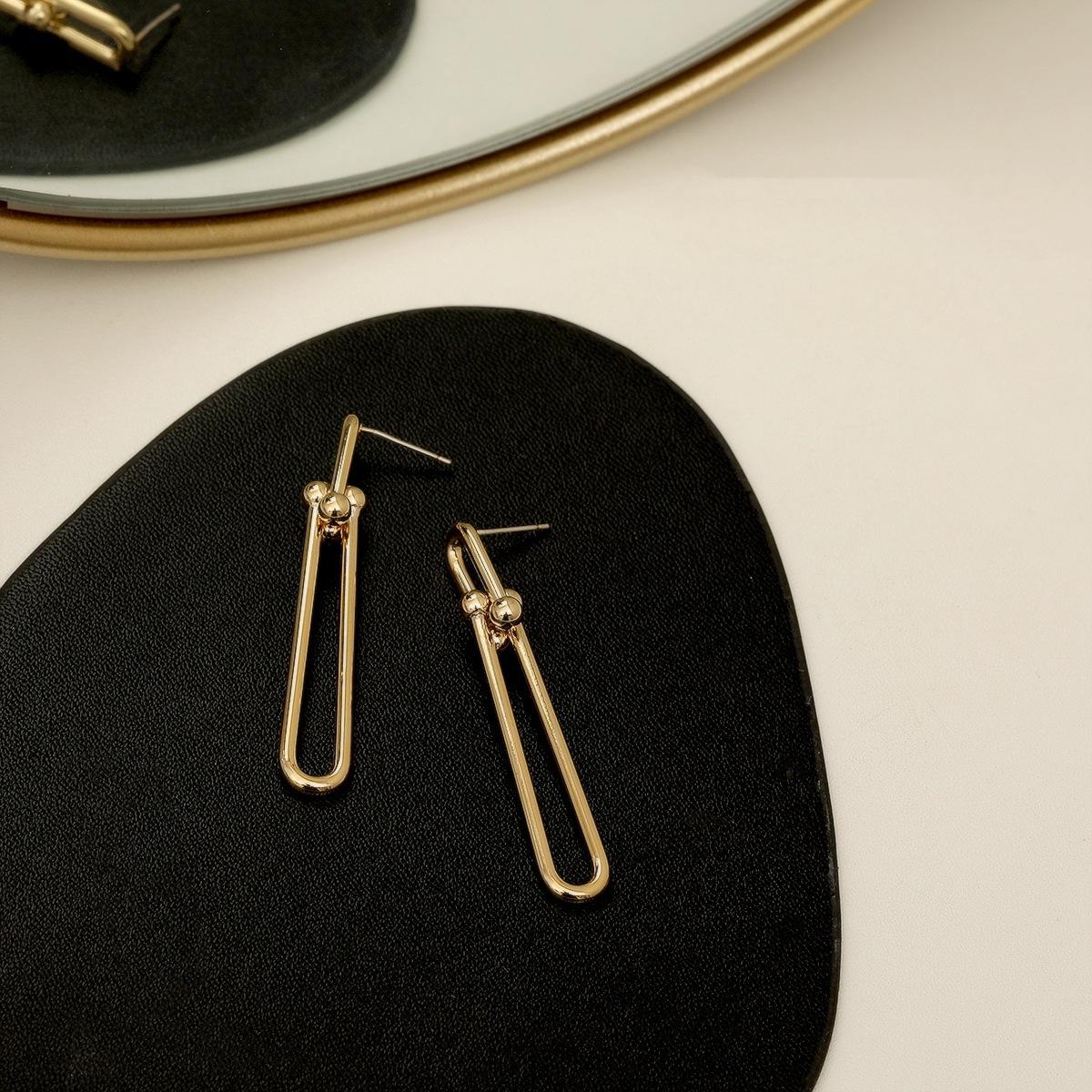 U-Shape Tassel Earrings for Women French Style Irregular Dangle Earrings Minimalist Elegant Trendy Jewelry золотой