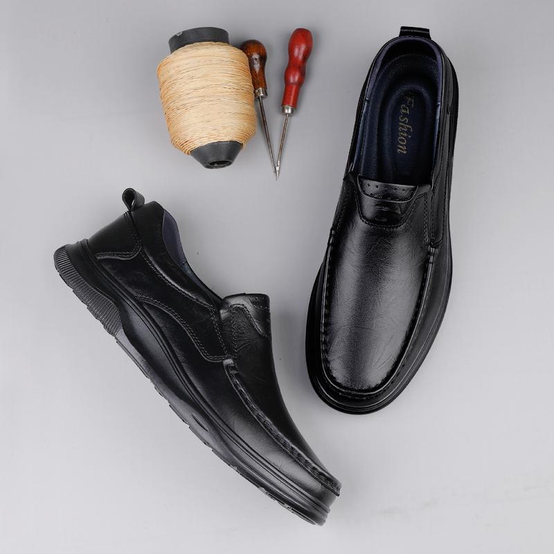 Fashion Genuine Leather Men Casual Shoes Comfortable Loafers Soft-Soled Slip-On Flats Versatile Business Formal Shoes Sneakers Moccasins