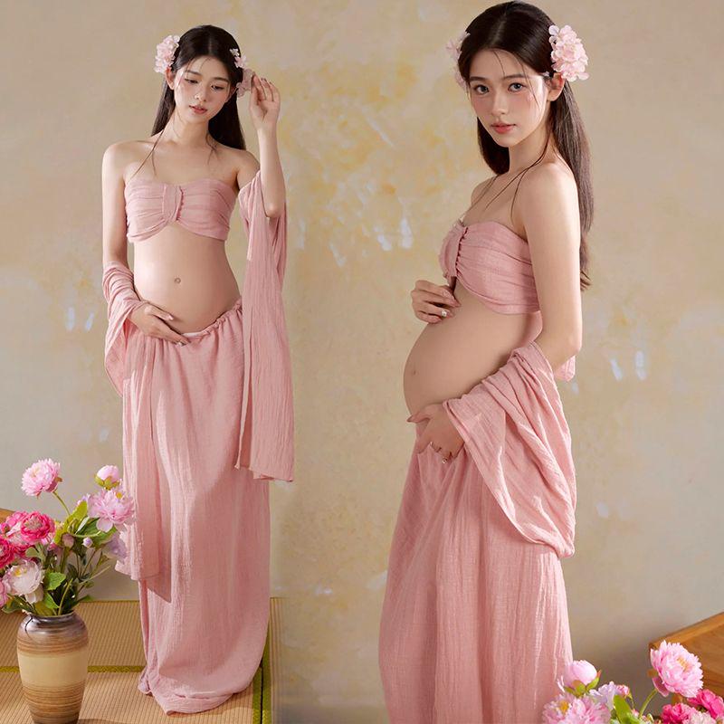 

Artistic Summer Maternity Photoshoot Outfits for Home: Cool, Stylish Attire for Expectant Mothers One size