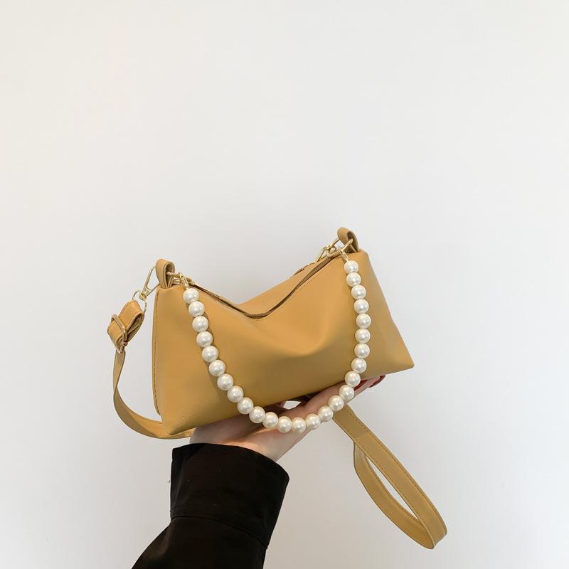 Einfache und modische kleine Tasche mit Perlenkette in einfarbiger Textur für Damen Frühling und Sommer Nischendesign Modische kleine quadratische Umhängetasche