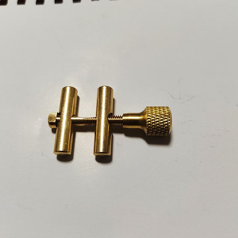 Holzblasinstrumenten-Blättchen & Zubehör: Schrauben und Muttern für Saxophone, Klarinetten und Fagotte