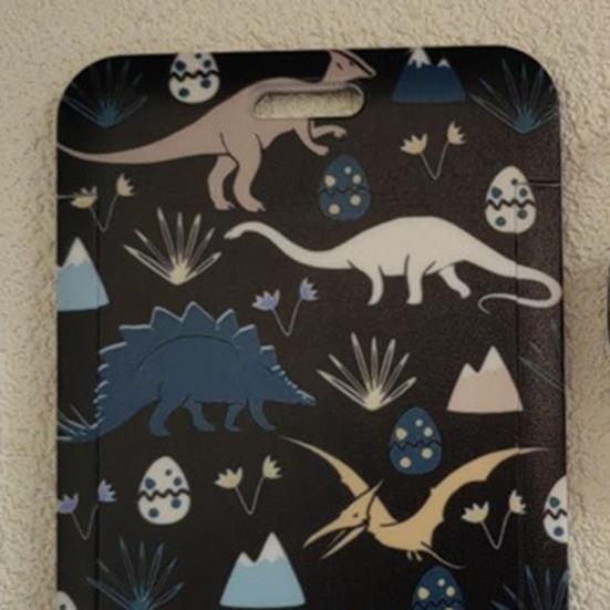 סט 1 מחזיק תג דו צדדי עם הדפס דינוזאורים עם קליפס נגלל נשלף שרוך תלייה מחזיק תעודת משרד