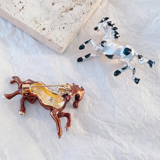 Oil Dripping Running Horse Brooch Sweater Cardigan Coat Business Suit Zodiac Animal Lapel Pin Men Women Fashion Jewelry Clothing Accessories