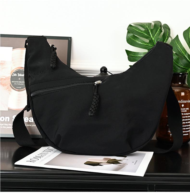 

Жіноча сумка-кросбоді «Пельмень» 2025: Універсальна, містка, легка сумка для поїздок на роботу та для студентів чорний