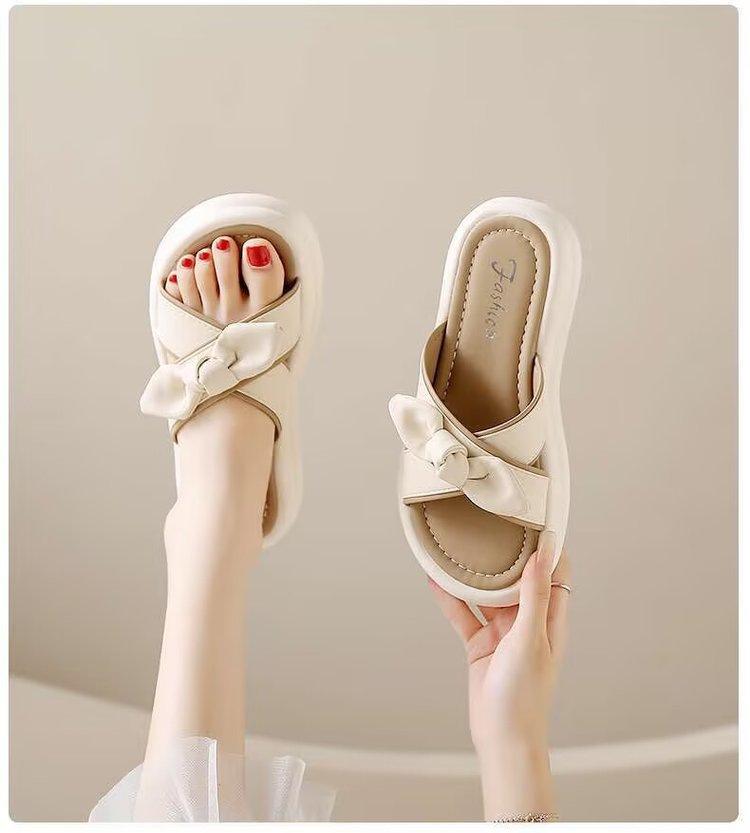High-end pregnant women's soft-soled slippers, women's models, new models in summer 2025, versatile outer wear, wide feet, fat non-slip and cool slip