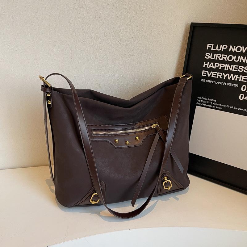 

Vintage casual fashion large-capacity work commute 2025 autumn new tote armpit shoulder messenger bag women темный кофе