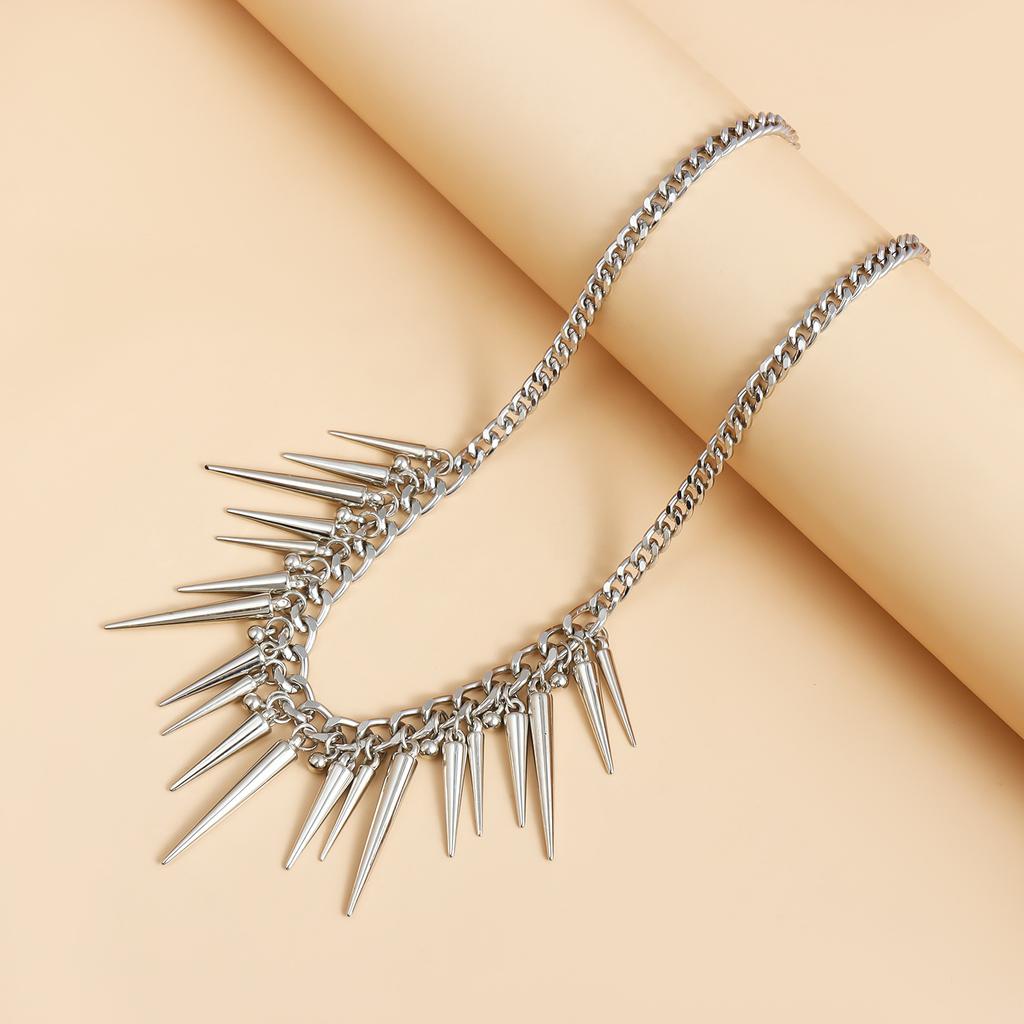 Heart Pendant Punk Tapered Rivet Collarbone Chain Necklace Y2k Girl Jewelry Accessories