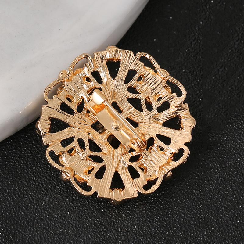 High-Grade Silver-Plated Diamond-Encrusted Classical Corsage Brooch Versatile Collar Collar Pin