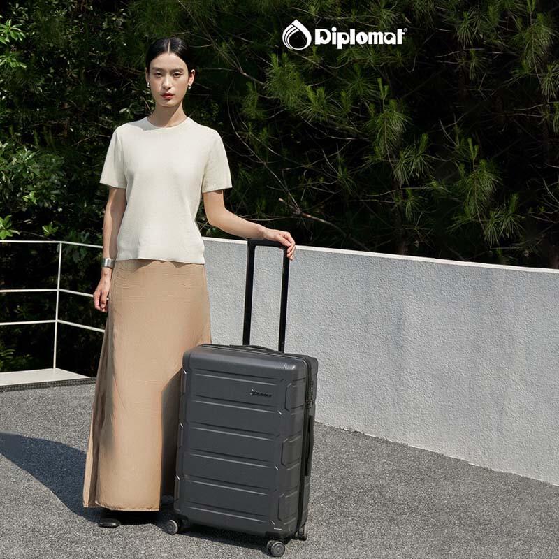 

Diplomat TC-26082 Hardshell PC Spinner Luggage 20 inches