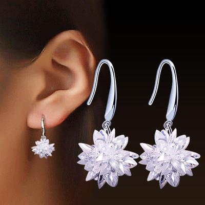 Beliebte vielseitige Ohrringe mit Pure Love Kristall-Eisblume