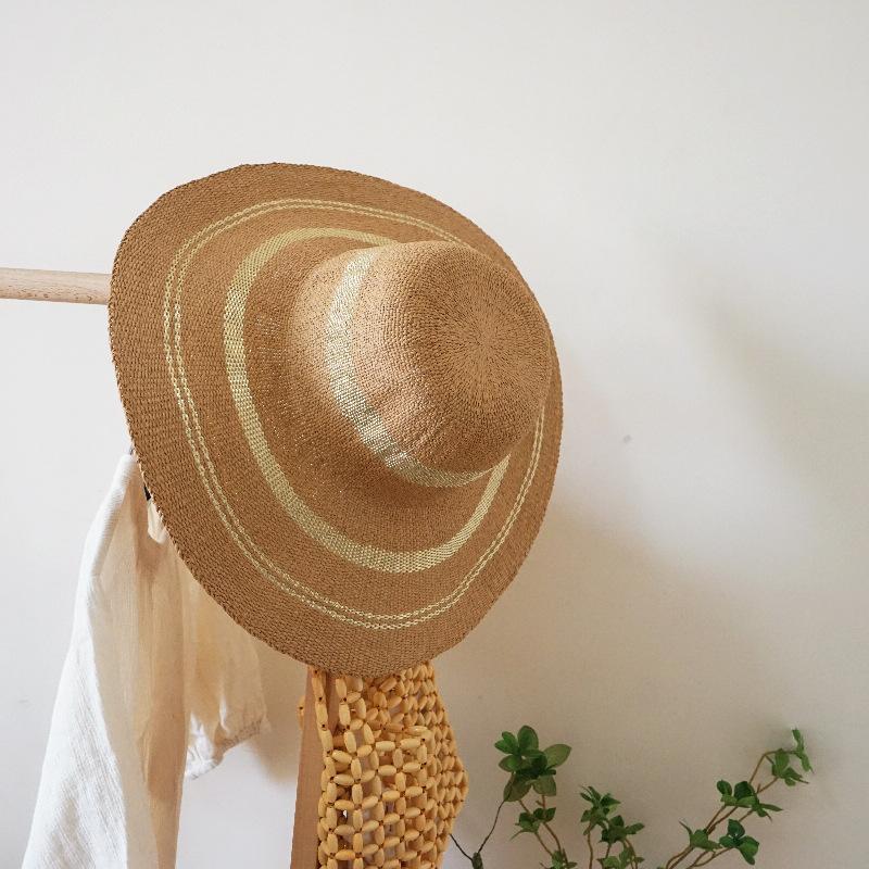 French Vacation Elegant Gold Stripe Big Brim Sun Protection Shade Straw Hat Women'S Summer Travel Beige Woven Top Hat