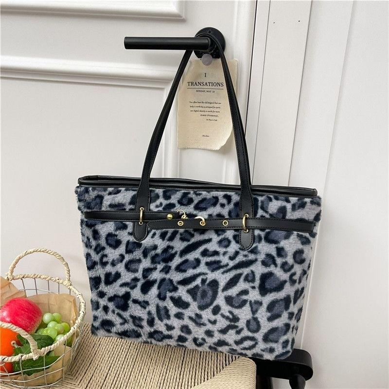 Cartoon Single Shoulder Bag For Women With Large Capacity And Sheep Lamb Wool Material