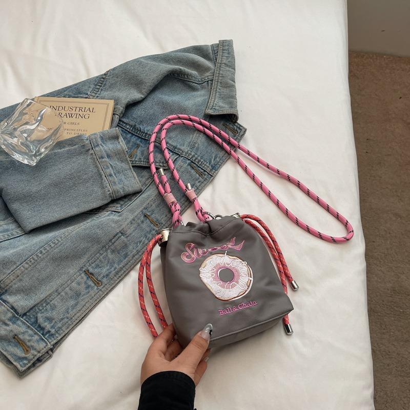 Embroidery donut messenger bag women's new casual shoulder bag commuter versatile portable bucket bag
