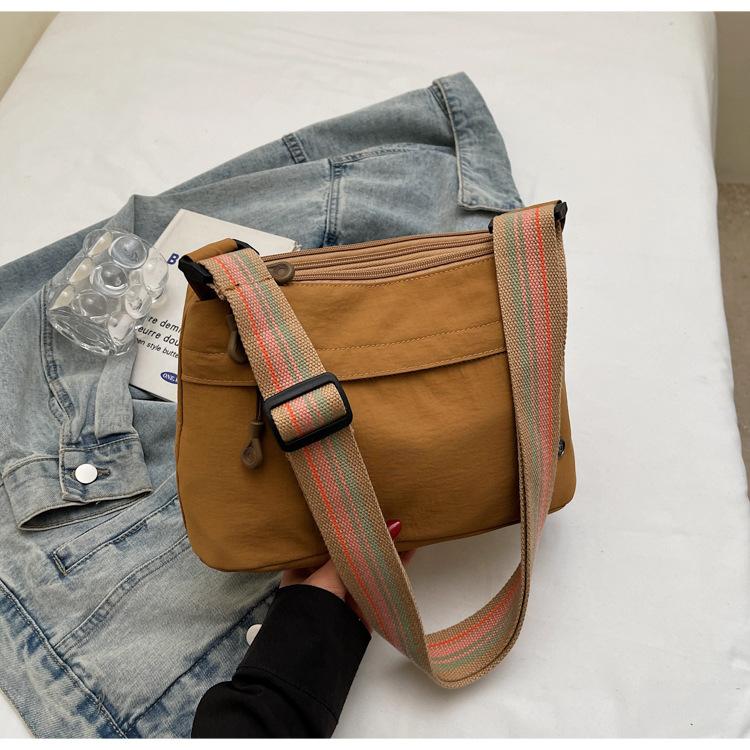 

Fashion temperament small square bag trendy women s fashion casual bag 2025 new messenger bag commuter versatile small cloth bag хаки