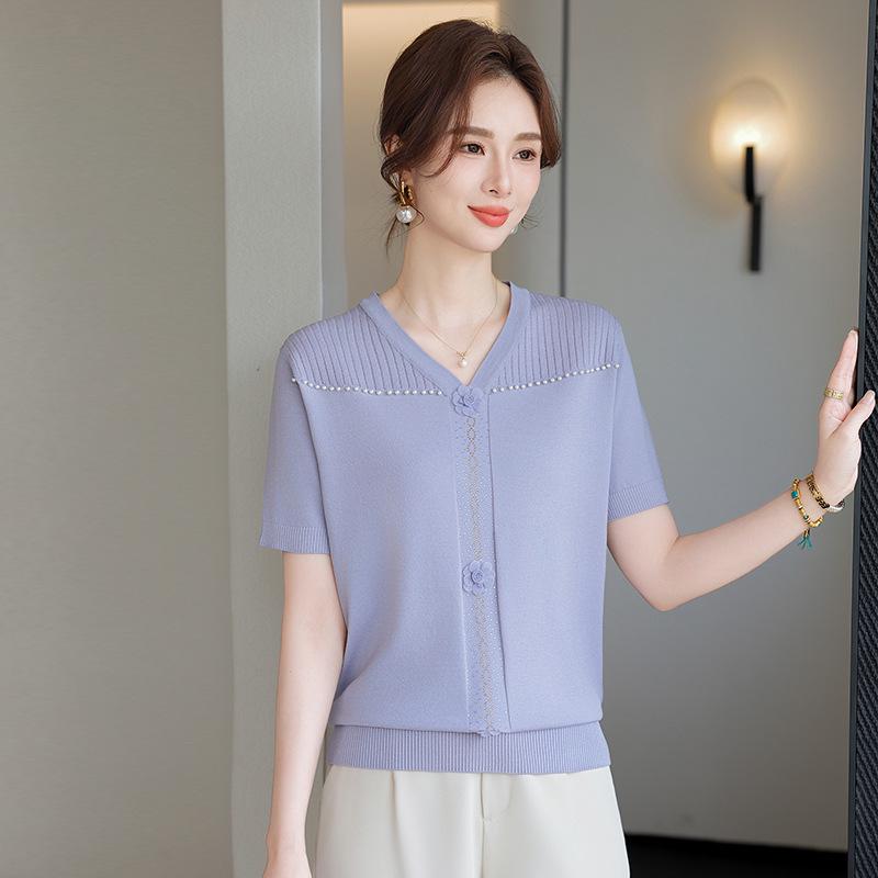 Elegant Summer V-Neck Short-Sleeve T-Shirt for Moms: Light Knitwear for Middle-aged and Elderly Women