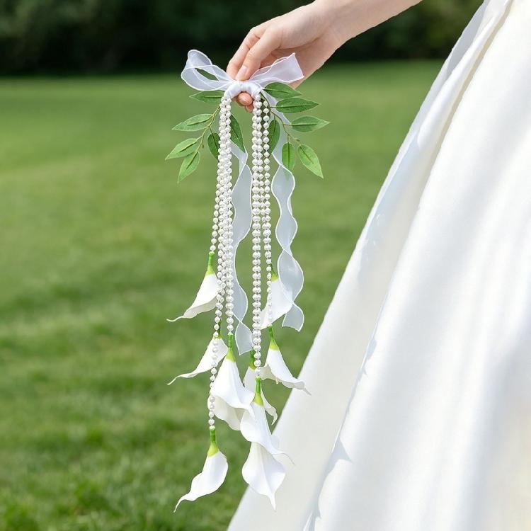 Stylish White Calla Lilies And Pearls Bridal Bouquets Photo Shoot Accessories For Wedding Parties And Sophisticated Decors