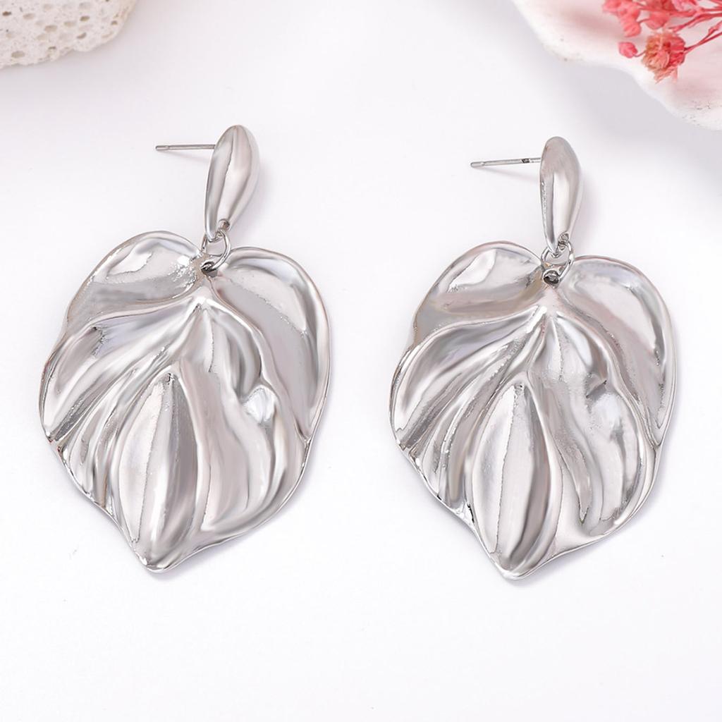 Trend Light Luxury High-end Sense Exquisite Alloy Leaf Earrings Fashionable Versatile Personality Simple Women's Earrings