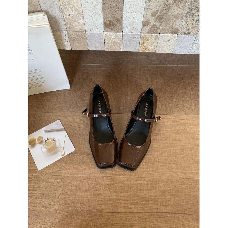 

2025 ранняя осень слово с женскими туфлями Мэри Джейн квадратный носок ретро толстый каблук одинарные туфли 39