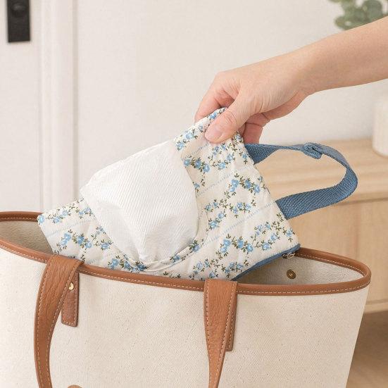 Baby Wipes Pouch Floral Quilted Portable Baby Organizer Bag Refillable Wet Wipes Bag