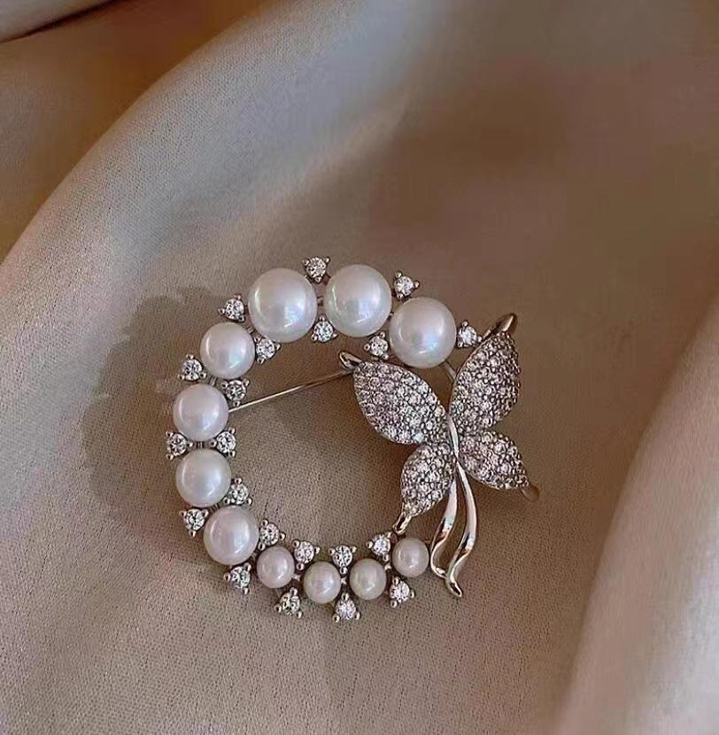 Elegant Pearl Brooch for Women's Suits - High-End Jewelry Pin