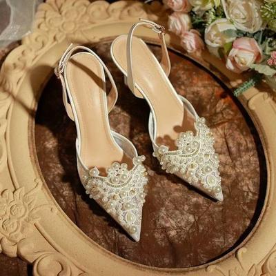 2025 Luxury Designer String Bead White Wedding Shoes Bridesmaid Sandals Women's Fashion Lace Slingbacks High Heels Pearl Pumps
