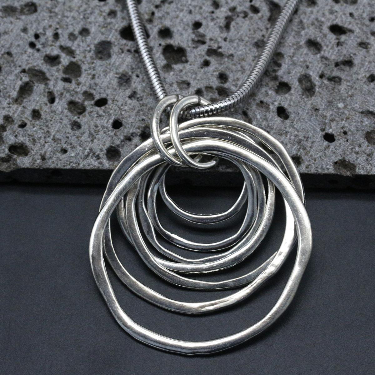 Изысканно изготовленное многослойное ожерелье с подвеской в ​​форме кольца — фото 4