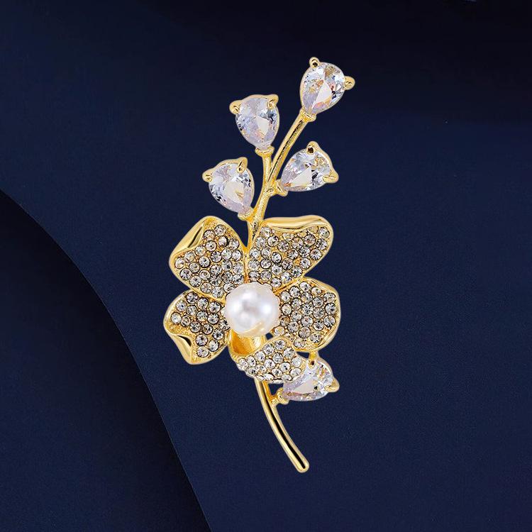 Full Diamond Plum Blossom Branch Brooch High-end Female Elegant Pearl Brooch Design Sense Pin Suit Accessories