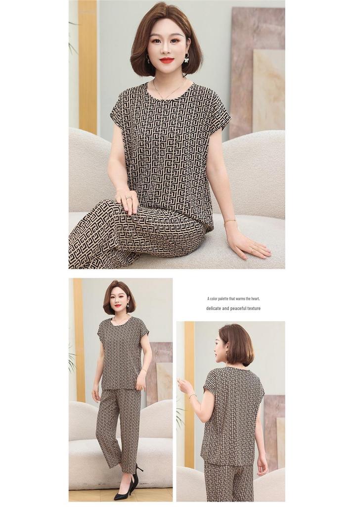 Fashionable Summer Outfit Set for Middle-aged Moms: Stylish Round Neck Short-Sleeve Top & Plus Size Two-Piece Set