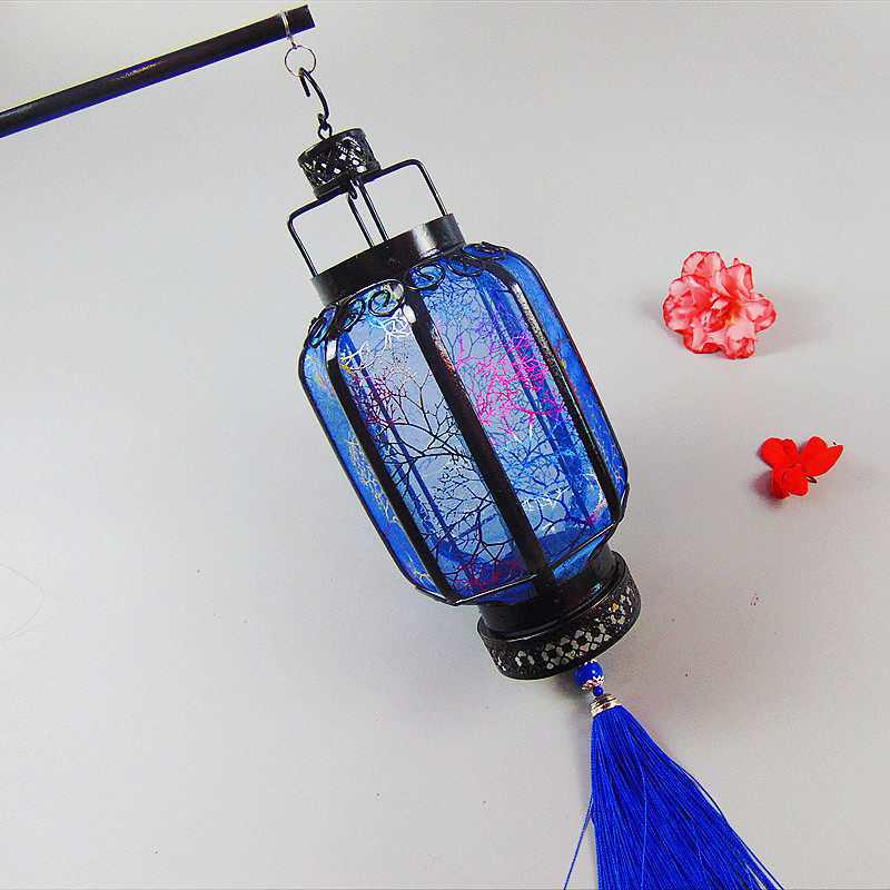 Hanfu Style Antique Handheld Lantern - Iron Art, Luminous Palace Lantern, Chinese Style Photography Prop, Flower Design